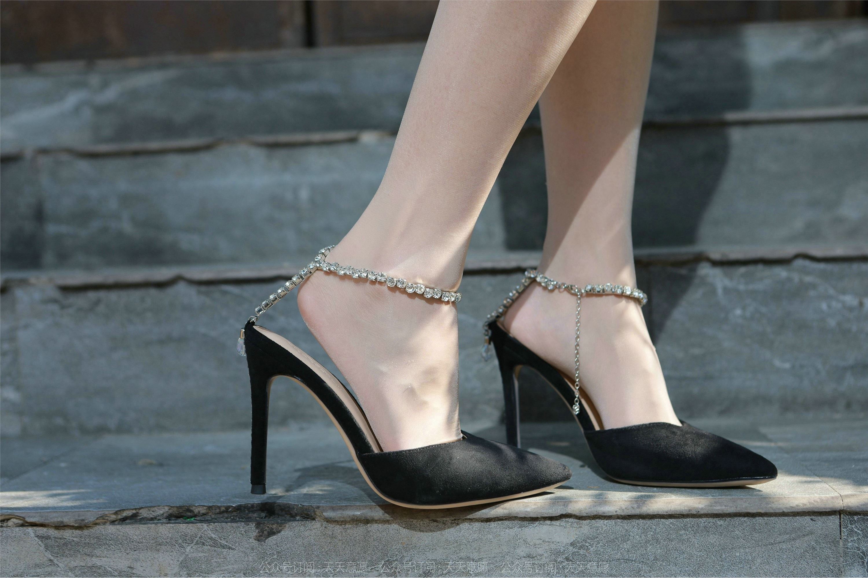 IESS异思趣向  2022.02.02 丝享家995：婉萍《油亮蓝色短裙》